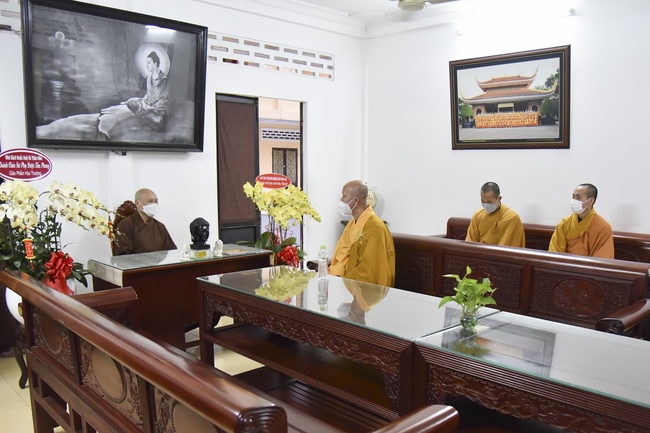 Junior Thich Minh Thanh paying homage and wishing Tet to Most Abbot Thich Chan Tinh