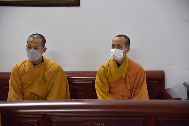 Junior Thich Minh Thanh paying homage and wishing Tet to Most Abbot Thich Chan Tinh