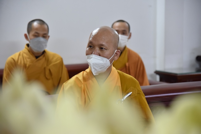 Junior Thich Minh Thanh paying homage and wishing Tet to Most Abbot Thich Chan Tinh
