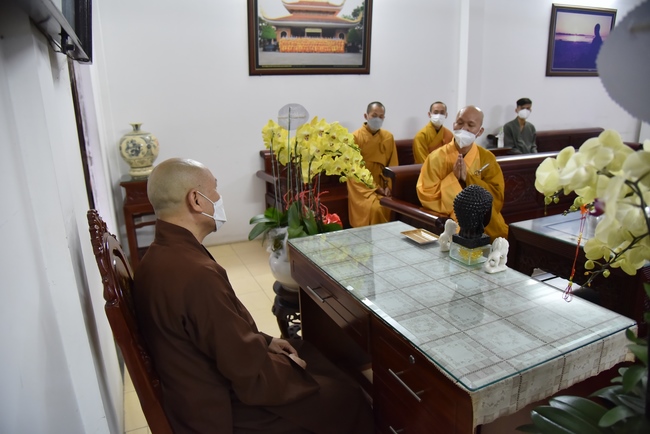 Junior Thich Minh Thanh paying homage and wishing Tet to Most Abbot Thich Chan Tinh