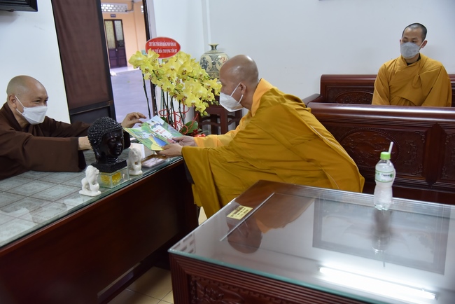 Junior Thich Minh Thanh paying homage and wishing Tet to Most Abbot Thich Chan Tinh