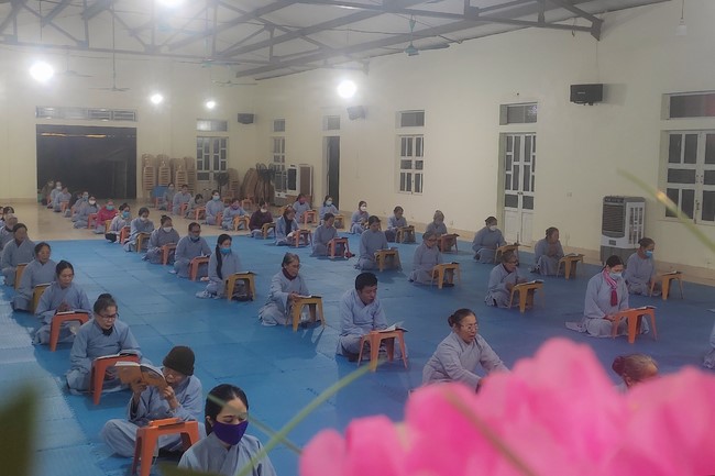 Illuminating ceremony to purify three karma at Dong Cao pagoda