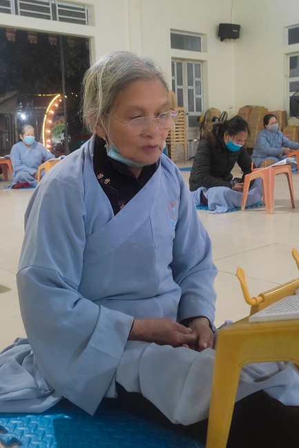 Illuminating ceremony to purify three karma at Dong Cao pagoda