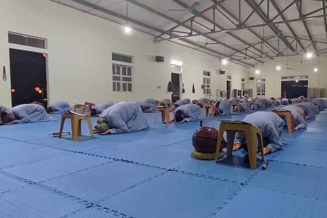 Illuminating ceremony to purify three karma at Dong Cao pagoda