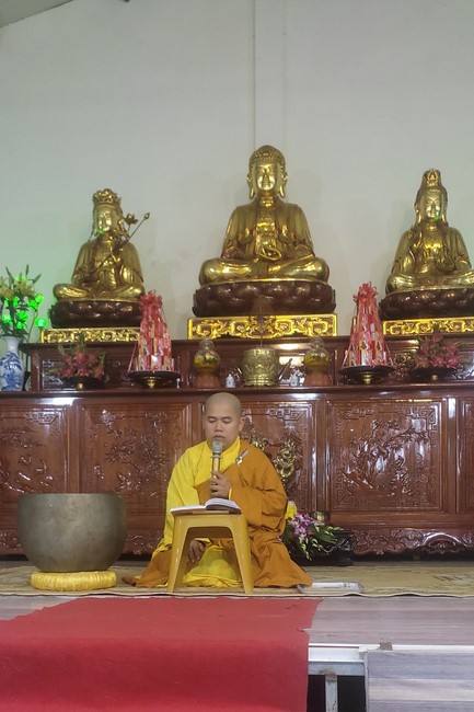 Illuminating ceremony to purify three karma at Dong Cao pagoda