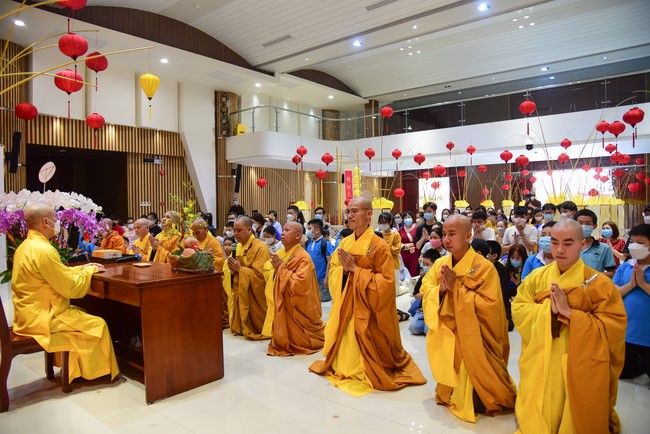 Monks and Buddhists wish a Happy Tet Most Thich Chan Tinh