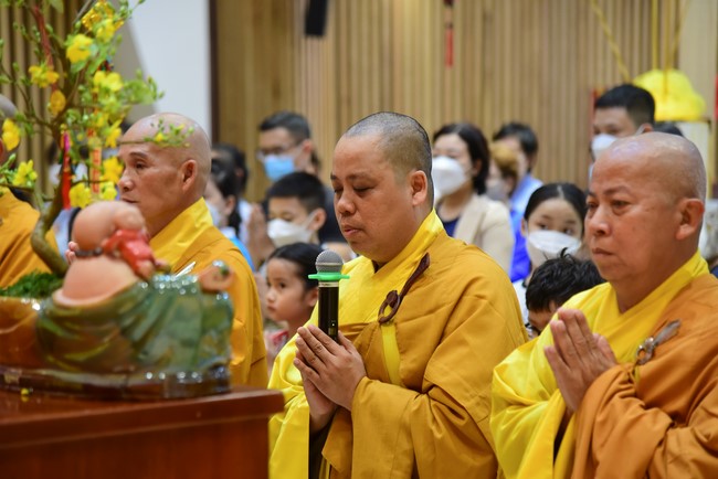 Monks and Buddhists wish a Happy Tet Most Thich Chan Tinh