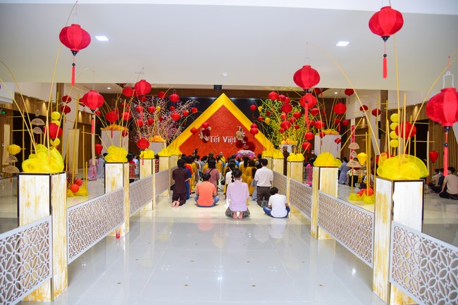 Monks and Buddhists wish a Happy Tet Most Thich Chan Tinh