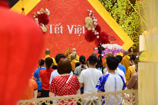 Monks and Buddhists wish a Happy Tet Most Thich Chan Tinh