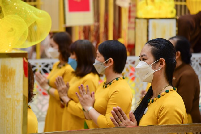 Monks and Buddhists wish a Happy Tet Most Thich Chan Tinh