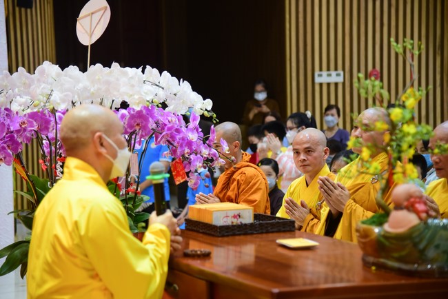 Monks and Buddhists wish a Happy Tet Most Thich Chan Tinh