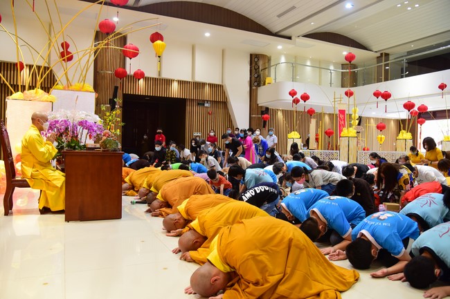 Monks and Buddhists wish a Happy Tet Most Thich Chan Tinh