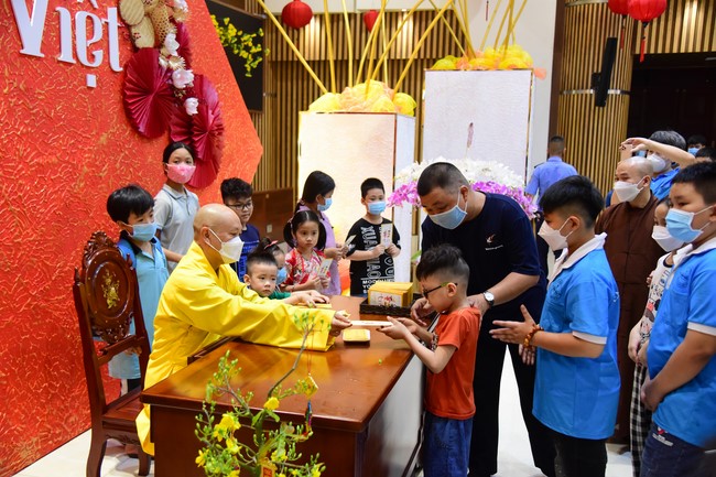 Monks and Buddhists wish a Happy Tet Most Thich Chan Tinh