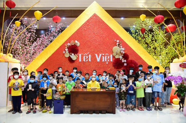 Monks and Buddhists wish a Happy Tet Most Thich Chan Tinh