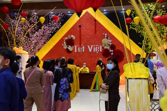 Monks and Buddhists wish a Happy Tet Most Thich Chan Tinh