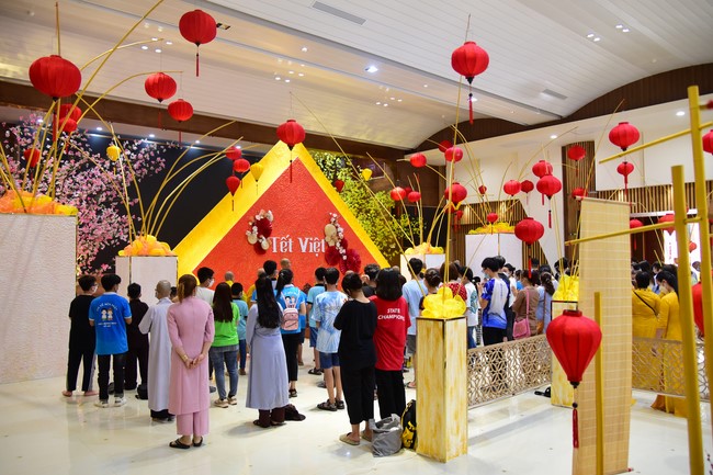 Monks and Buddhists wish a Happy Tet Most Thich Chan Tinh