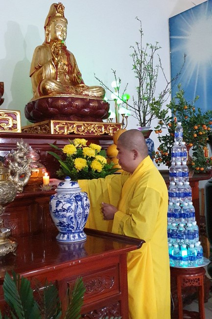 The 4th gratitude ceremony to disciples at Dong Cao pagoda.