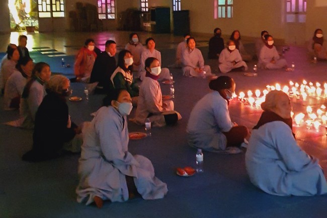 The 4th gratitude ceremony to disciples at Dong Cao pagoda.