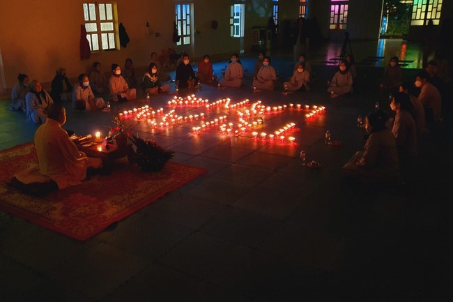The 4th gratitude ceremony to disciples at Dong Cao pagoda.