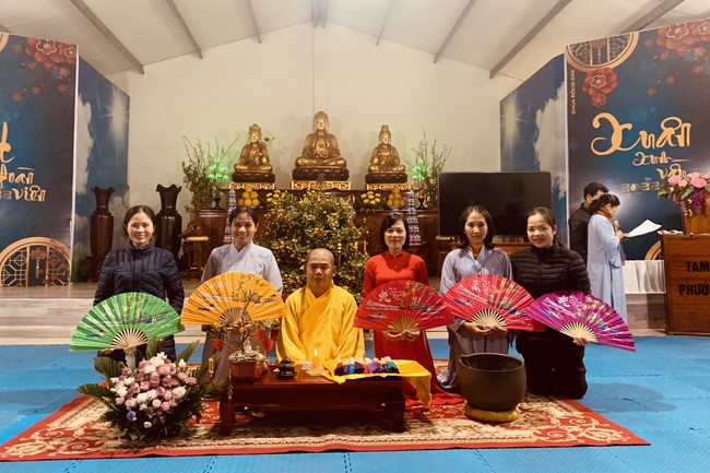The 4th gratitude ceremony to disciples at Dong Cao pagoda.