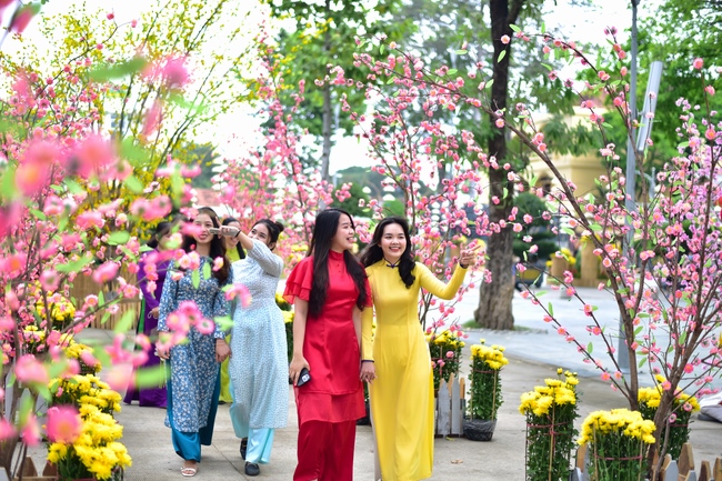 Du Xuân Hoằng Pháp 2022