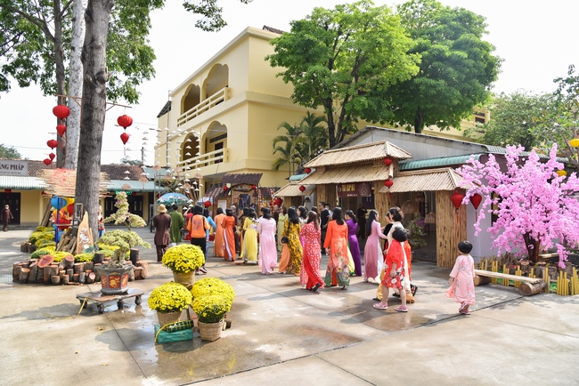 Du Xuân Hoằng Pháp 2022