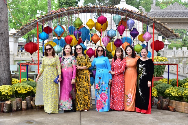 Du Xuân Hoằng Pháp 2022