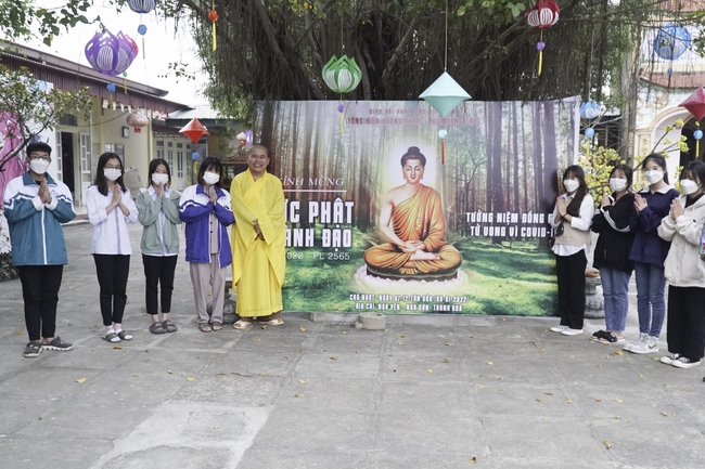 Charity trip to share love of Dong Cao Pagoda