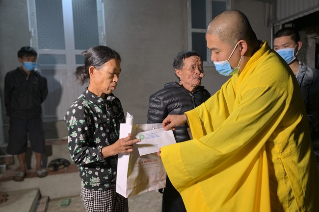 Charity trip to share love of Dong Cao Pagoda