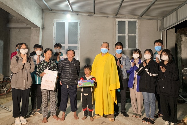 Charity trip to share love of Dong Cao Pagoda