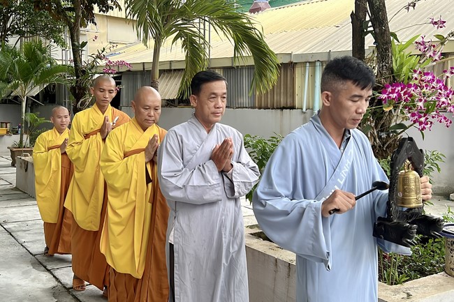 One day Practice at Cambodia Hoang Phap Temple