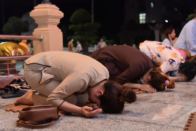 Prostrating five hundred names Bodhisattva Avalokitesvara