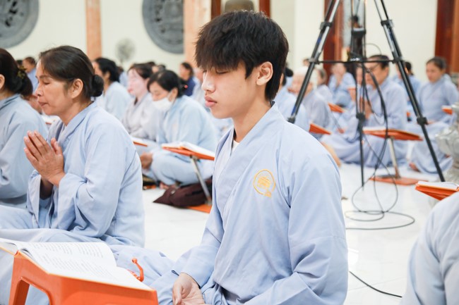The 1st day of Peace Lighting Assembly on the anniversary Bodhisattva Avalokitesvara at Co Am Temple