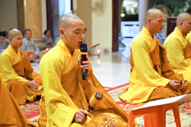 The 1st day of Peace Lighting Assembly on the anniversary Bodhisattva Avalokitesvara at Co Am Temple
