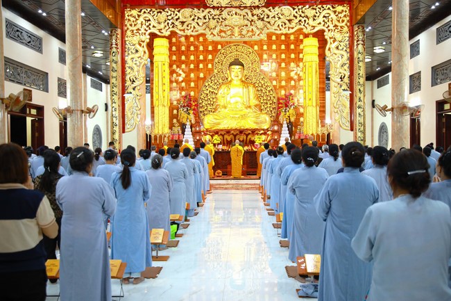 The 1st day of Peace Lighting Assembly on the anniversary Bodhisattva Avalokitesvara at Co Am Temple