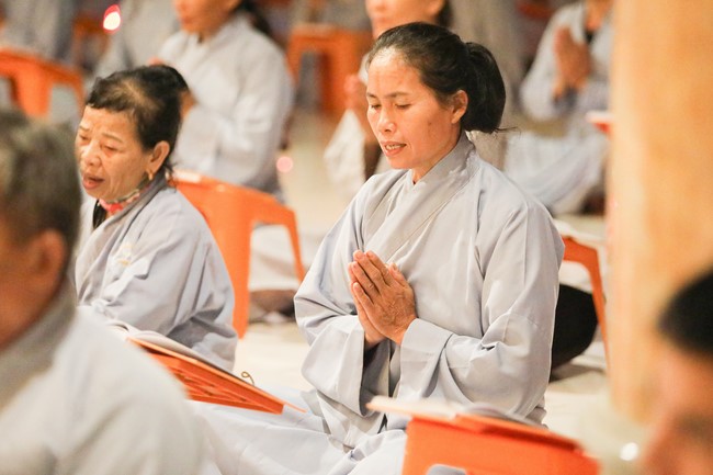 The 1st day of Peace Lighting Assembly on the anniversary Bodhisattva Avalokitesvara at Co Am Temple