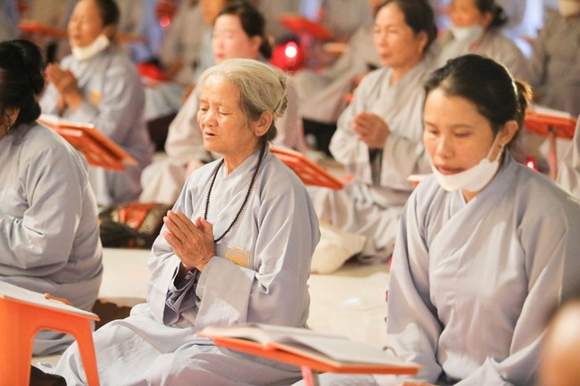The 1st day of Peace Lighting Assembly on the anniversary Bodhisattva Avalokitesvara at Co Am Temple