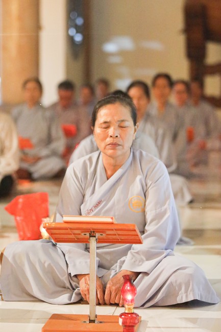 The 1st day of Peace Lighting Assembly on the anniversary Bodhisattva Avalokitesvara at Co Am Temple