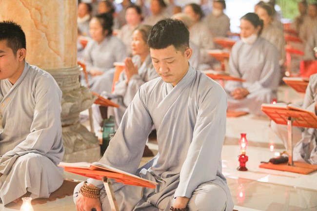 The 1st day of Peace Lighting Assembly on the anniversary Bodhisattva Avalokitesvara at Co Am Temple