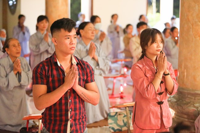 The 1st day of Peace Lighting Assembly on the anniversary Bodhisattva Avalokitesvara at Co Am Temple