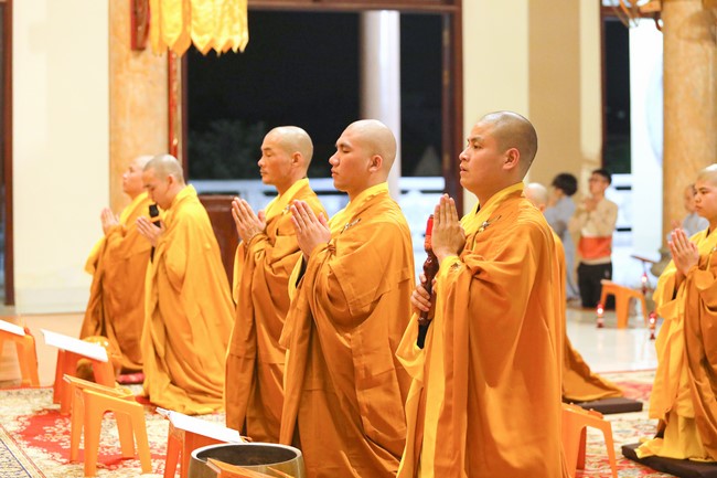 The 1st day of Peace Lighting Assembly on the anniversary Bodhisattva Avalokitesvara at Co Am Temple