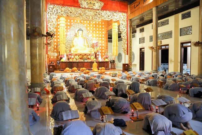 The 1st day of Peace Lighting Assembly on the anniversary Bodhisattva Avalokitesvara at Co Am Temple