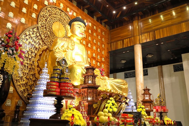 The 1st day of Peace Lighting Assembly on the anniversary Bodhisattva Avalokitesvara at Co Am Temple