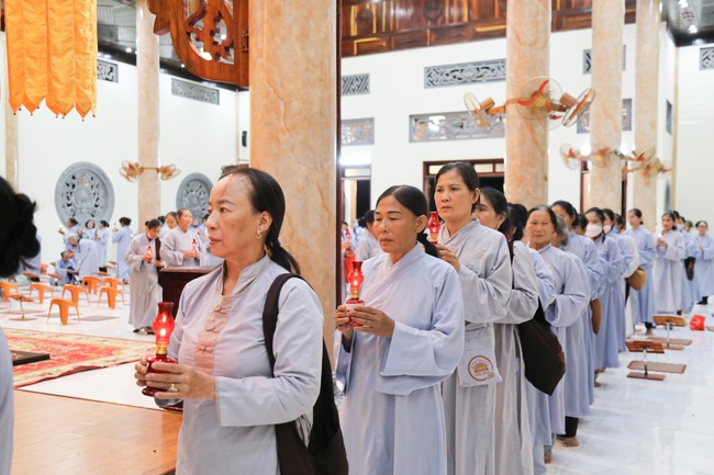 The 1st day of Peace Lighting Assembly on the anniversary Bodhisattva Avalokitesvara at Co Am Temple