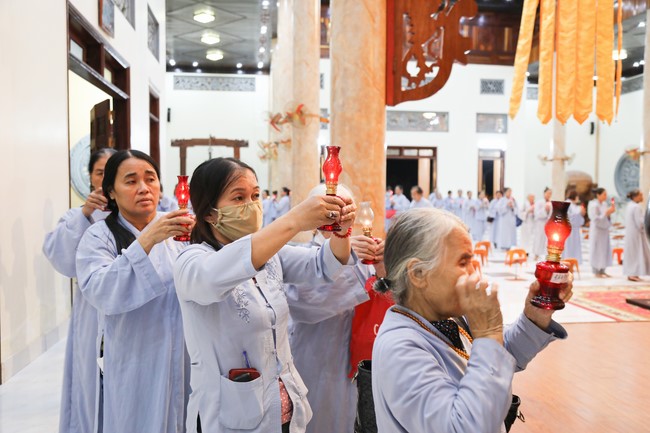 The 1st day of Peace Lighting Assembly on the anniversary Bodhisattva Avalokitesvara at Co Am Temple
