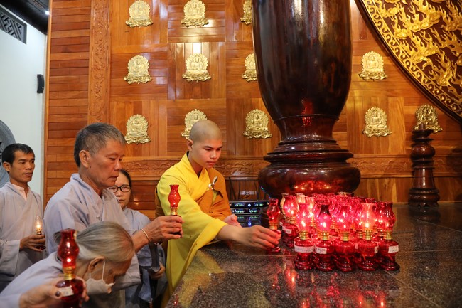 The 1st day of Peace Lighting Assembly on the anniversary Bodhisattva Avalokitesvara at Co Am Temple