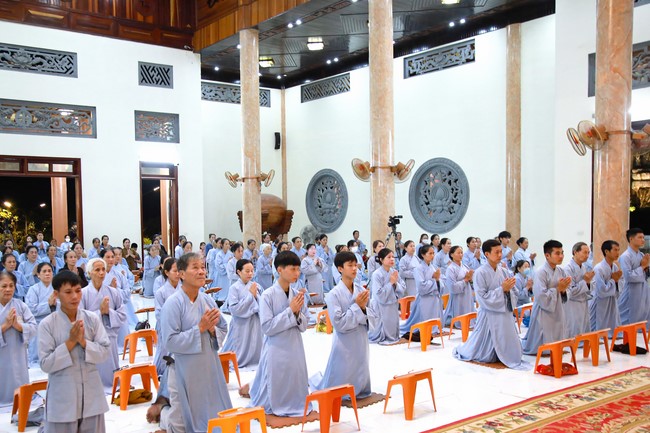 The 1st day of Peace Lighting Assembly on the anniversary Bodhisattva Avalokitesvara at Co Am Temple