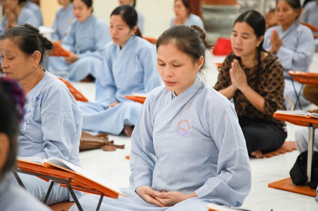 The 1st day of Peace Lighting Assembly on the anniversary Bodhisattva Avalokitesvara at Co Am Temple