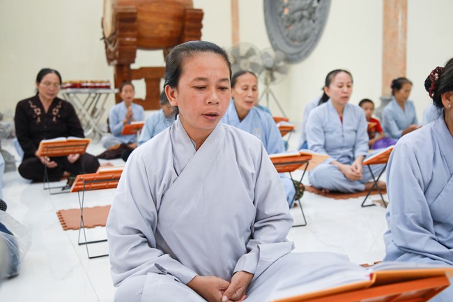 The 1st day of Peace Lighting Assembly on the anniversary Bodhisattva Avalokitesvara at Co Am Temple