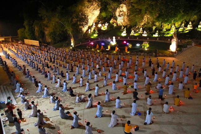The commemoration of Avalokitesvara Bodhisattva 's ordination of  Co Am Pagoda
